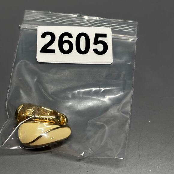 Crown Trifari Clip On Earrings Cream Enamel Gold Tone Abstract Swirl VTG Signed - Picture 10 of 10